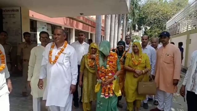 छाता तहसील में नंदगांव नगर पालिका अध्यक्ष पद के लिए मंजू देवी ने दाखिल किया पर्चा