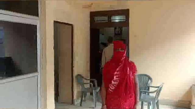 सी ओ ऑफिस में भटक रही महिला