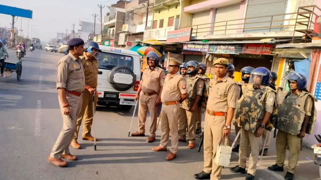 प्रदेश में हाई अलर्ट के बाद जिले में एसपी व भारी पुलिस बल द्वारा लगातार क्षेत्र में किया जा रहा है रूट मार्च