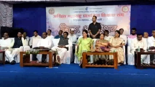 शिक्षकांच्या समस्यांचे निराकरण करण्याला आपले सर्वतोपरी प्राधान्य आमदार सुलभा खोडके..