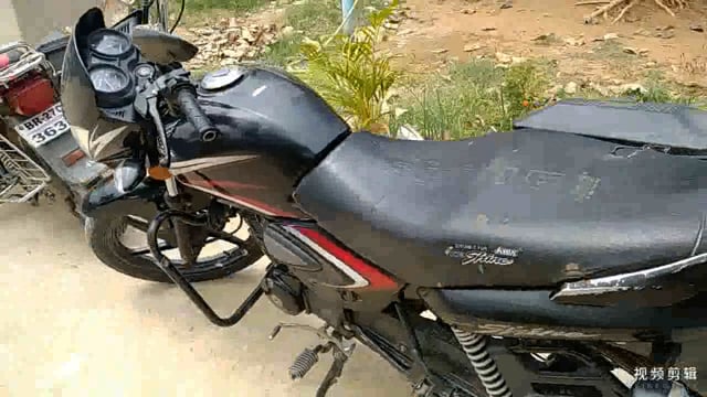 पुलिस ने सोनवे तकिया गांव के समीप सड़क से 51 लीटर महुआ शराब के साथ दो मोटरसाइकिल को किया जाप्त