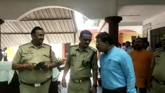 कुंडा नगर पंचायत पूर्व चेयरमैन सपा से सीमा यादव गुलशन यादव ने किया नामांकन
ASP, SDM, CO नामांकन स्थल पर मौजूद