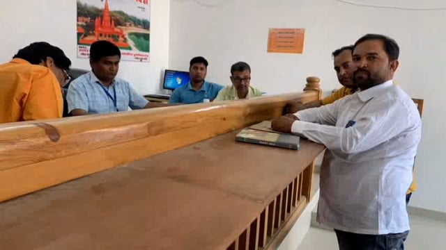 अध्यक्ष पद के लिए सबसे पहले जिले में नगर पंचायत भारत भारी से आम आदमी पार्टी से एडवोकेट जलाल अहमद ने खरीदा पर्चा