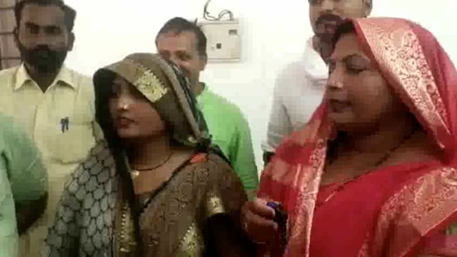 भाजपा नेता पप्पन सिंह ने हीरागंज बाजार से अध्यक्ष पद हेतु निर्दल प्रत्यासी अन्नू सरोज को चुनावी मैदान में उतारा
