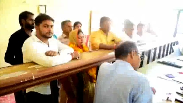 नगर पंचायत लालगंज से चेयरमैन पद हेतु रागिनी जय कौशल निर्दलीय लड़ेंगी
अन्य उम्मीदवारों का चुनावी समीकरण बिगड़ा