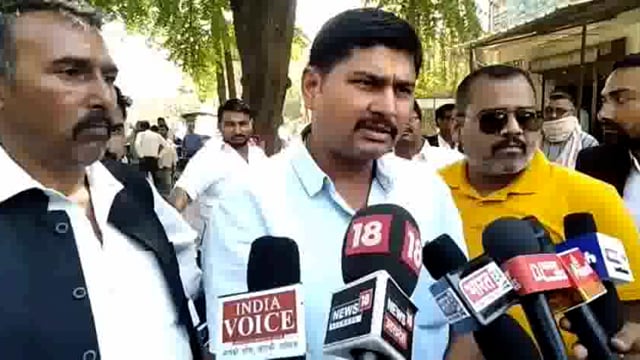 भदौसी प्रधान मुकेश सिंह राहुल ने गढ़वारा नगर से अध्यक्ष पद निर्दलीय नामांकन दाखिल करके गर्मी में चुनावी सरगर्मी बढ़ायी