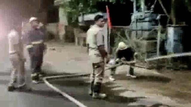 जीआईसी गेट के बगल गोमटी दुकानों में लगी आग, शार्ट शर्किट से लगी आग, फायर ब्रिगेड टीम ने बुझायी आग
