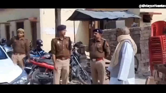 ईद का त्यौहार व नामांकन को लेकर निकाला फ्लैग मार्च