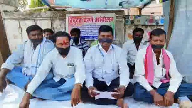 गट सचिवांच्या विरोधात जय भीम विचार मंचचे सहाय्यक निबंधक कार्यालयासमोर आंदोलन सुरूच