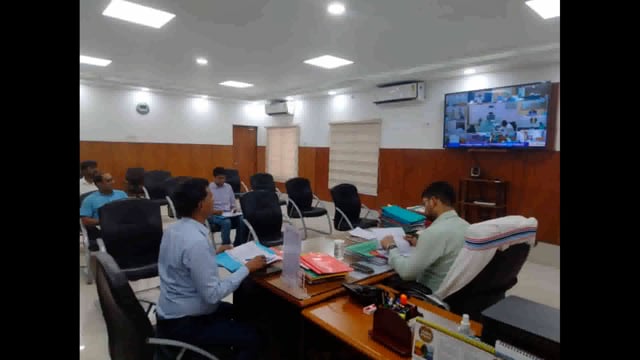 मुख्य सचिव की अध्यक्षता में वीडियो कान्फ्रेंसिंग के माध्यम से योजनाओं की समीक्षा बैठक 