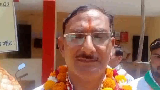 राकेश शर्मा ने भाजपा प्रत्याशी के रूप में राया नगर पंचायत के लिए पर्चा दाखिल किया राया में 15 बाजना में 12 पर्चा दाखिल