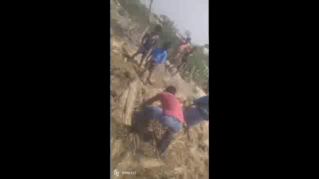 दिग्घी पोखर गांव में पुवाल के पुंज में लगा आग करीब ₹40000 की संपत्ति जलकर हुई राख ।