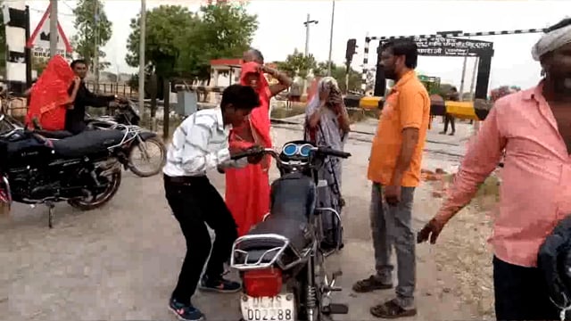 सोनई के एस्सार पेट्रोल पंप के निकट, आमने सामने भिड़ीं बाइक, एक की हालात गम्भीर 