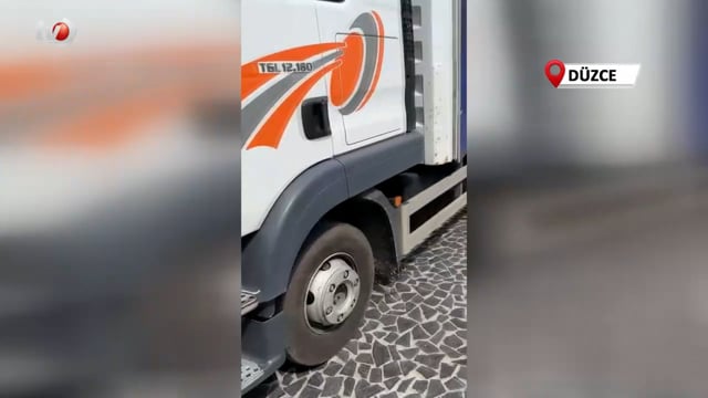 Bayram Sokakları Doldurunca, Kaldırımlar Otoparka Döndü