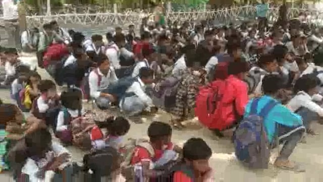 *श्री आदर्श गोस्वामी बाबा इंटरमीडिएट कालेज विरधौरा में संचारी रोग कार्यक्रम के तहत बच्चों को जागरूक किया गया*