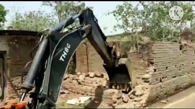 सूरजगढ़ा-पीरी बाजार थाना क्षेत्र के लक्ष्मीपुर गांव में सरकारी भूमि को अतिक्रमण से  द्वारा मुक्त कराया गया 