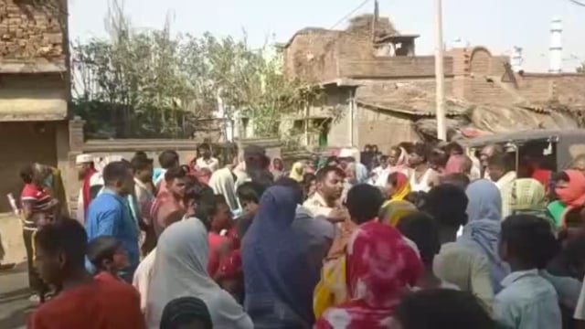 बूंद बूंद पानी को तरस रहे लोग, सरकार की अव्यवस्था के खिलाफ सड़क पर उतर किया प्रदर्शन 