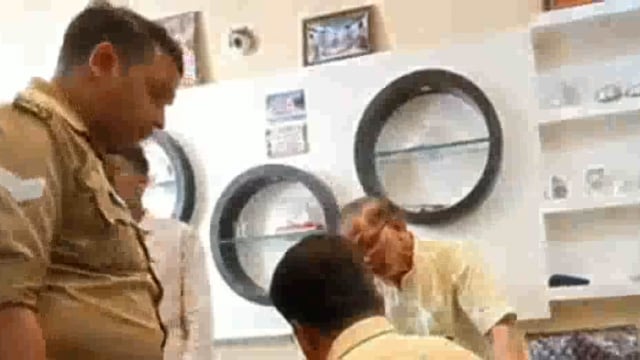 ज्वेलर्स की दुकान से सोने के आभूषण का बॉक्स महिलाओं ने पार किया मौके पर पहुंची पुलिस सीसीटीवी कैमरा खंगालने में लगी