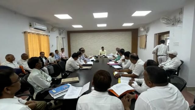 जिला पदाधिकारी ने अभियोजन से संबंधित कार्यों की समीक्षा 