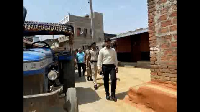 जिला पदाधिकारी ने जाति आधारित गणना के द्वितीय चरण कार्य का किया निरीक्षण 