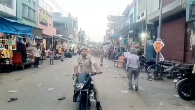 नवाबगंज में सीओ की अगुवाई में पुलिस ने किया फ्लैग मार्च