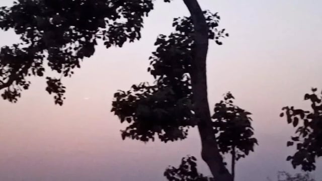 इटवा तहसील क्षेत्र में देखने को मिला ईद का चांद मुस्लिम समाज के लोग कल मनाएंगे ईद का पर्व