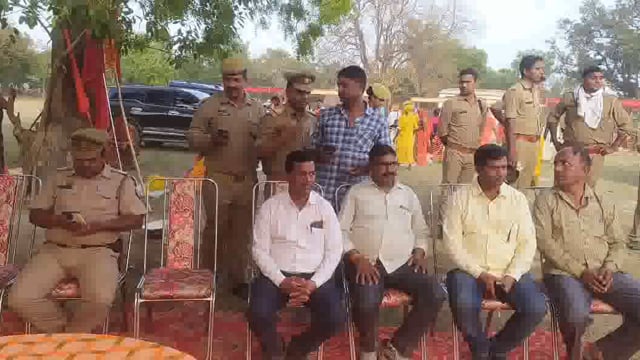 गोंडा जिले में पहुंची 84 कोसी परिक्रमा का विधायक सहित विश्व हिंदू परिषद कार्यकर्ताओं ने किया स्वागत