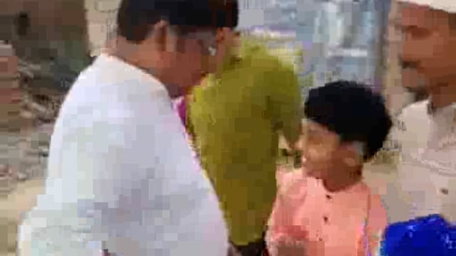 लालगंज चेयरमैन पद प्रत्यासी रागिनी जय कौशल ने ईद की दिली मुबारक दी, जय कौशल ने मस्जिद जाकर रोजेदारों को लगाया गले
