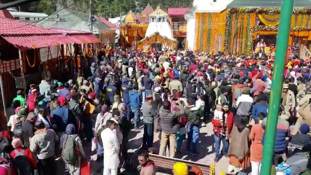 माँ यमुना  की बोली खरसाली से यमुनोत्री के लिए रवाना मुख्यमंत्री पुष्कर धामी बने गवाह