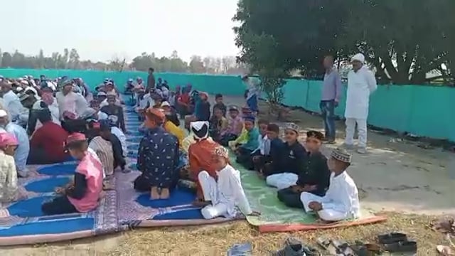 वजीरगंज के नगवा ईदगाह पर अदा की गई   ईदगाह की नमाज, देश मे अमन चैन की गई दुआ, प्रधान ने लोगो को दी बधाई 