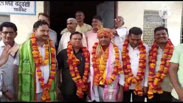 छाता बार एसोसिएशन का चुनाव परिणाम घोषित: प्रकाश सिंह यदुवंशी अध्यक्ष चुने गए।
