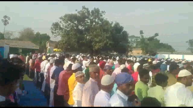 हसनगंज के इटवा में ईद की नमाज हुई संपन्न अमन की दुआ के साथ सजदे में झुके सिर

