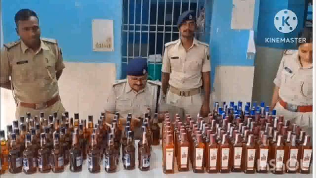 बांका थाना की पुलिस चांदन नदी के पास एक कार से 153 बोतल अवैध विदेशी शराब की खेप को किया बरामद