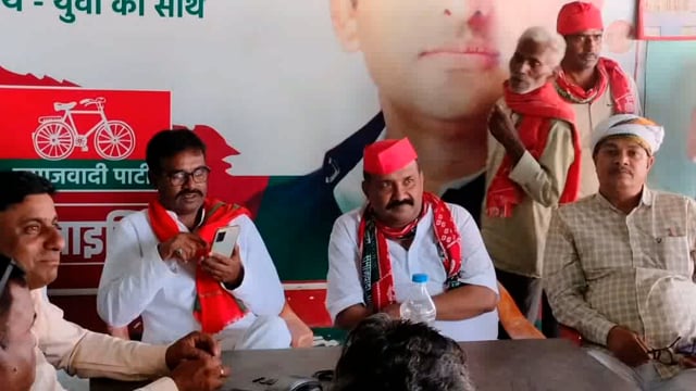 नगर निकाय चुनाव को लेकर इटवा सपा कार्यालय पर की गई बैठक