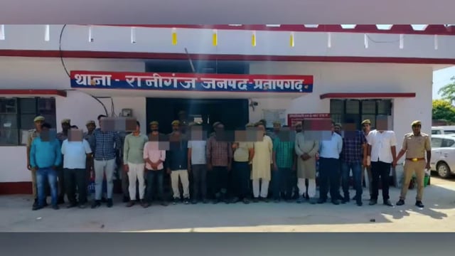 बंदूक की नोक पर जमीन कब्जा करने वालों पर बड़ी कार्यवाही
३बोलोरो,३ बंदूक,१ बाइक, समेत १५ गिरफ्तार, गये जेल
थाना रानीगंज
