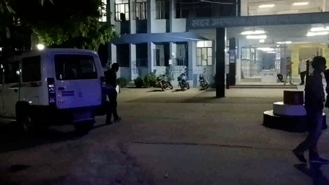 लखीसराय जिले के रामगढ़ चौक थाना क्षेत्र के झुलौना गांव के समीप सड़क हादसे में कार सवार दो लोग गंभीर रूप से घायल