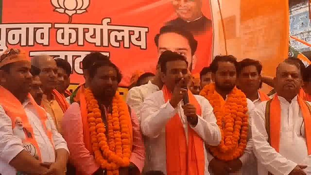 हमने अपना वादा पूरा किया अब आप लोगों कि बारी है इटवा भाजपा कार्यालय पर पूर्व बेसिक शिक्षा मंत्री सतीश द्विवेदी