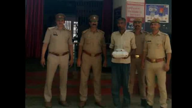 चिल्ला पुलिस ने बिछवाही गांव में एक किलो 200 ग्राम हरा गांजा के साथ एक अभियुक्त को गिरफ्तार किया