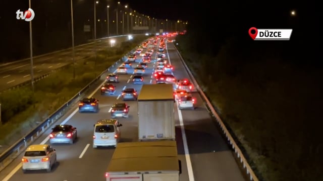 TEM Otoyolu’nda Trafik Durdu Araç Kuyruğu 25 Kilometreyi Aştı