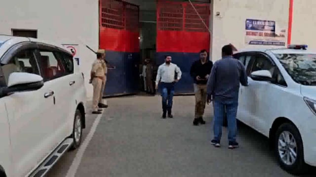 डीएम एसएसपी ने मथुरा जेल में मारा  छापा जिला कारागार की व्यवस्थाओं का किया निरीक्षण