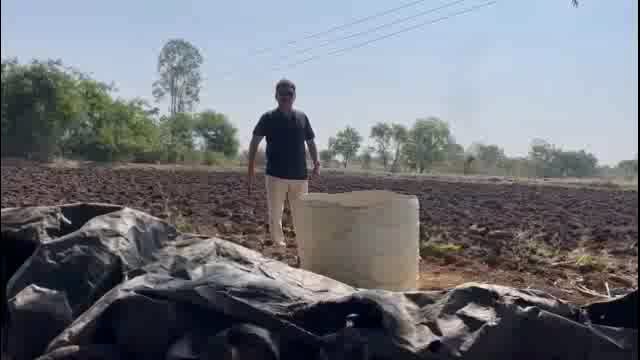 उदगीरच्या राज्य उत्पादन शुल्क पथकांची निलंगा तालुक्यात कारवाई हजारो गावठी हातभट्टीचे रसायन जप्त