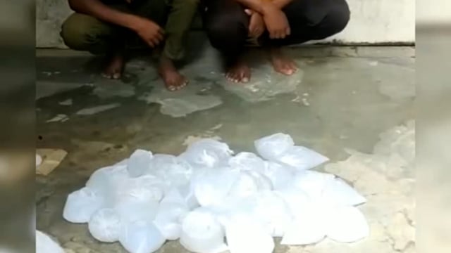 सिरदला पुलिस ने सिरदला फूल बागान चौक पर तेरह लीटर महुआ शराब के साथ एक बाइक किया जब एक युवक को किया गिरफ्तार