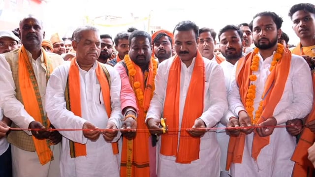 इटवा-बिस्कोहर में भाजपा प्रत्याशी के चुनाव कार्यालय का पूर्व बेशिक शिक्षा मंत्री डा. सतीश द्विवेदी ने किया उद्घाटन