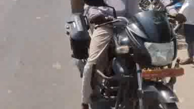 त्रिलोकपुर पुलिस द्वारा थाना क्षेत्र में चलाया गया चेकिंग अभियान नियमों का उल्लंघन करने वाले 18 वाहनों से ₹18000 की की ग