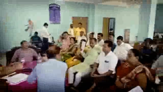 नगर पंचायत सभाकक्ष में मुख्य पार्षद की अध्यक्षता में हुई बैठक पीएचइडी विभाग के कार्य शिथिलता पर भड़के पार्षद ।