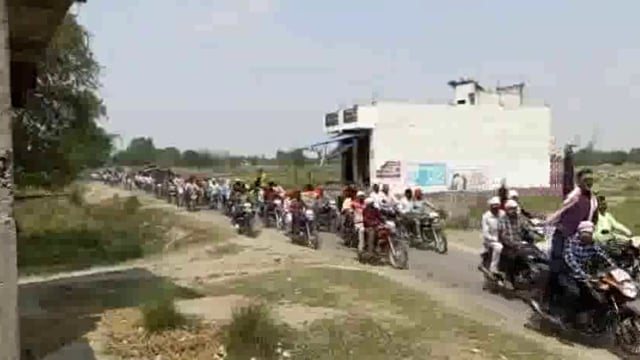 हीरागंज नगर पंचायत अध्यक्ष पद प्रत्यासी अन्नू सरोज के समर्थन में बाइक रैली, चुनाव चिन्ह अनार पर मतदान करने की अपील