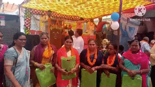 सूरजगढ़ा-कन्या मध्य विद्यालय जकरपुरा में 38 शिक्षक शिक्षिकाओं को दी गई सम्मान पूर्वक विदाई