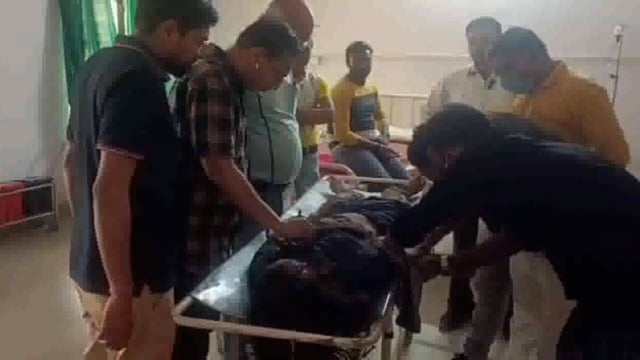 माट के एक गांव में मिट्टी की ढाय गिरने से महिला नीचे दबी डॉक्टरों ने मृत घोषित किया