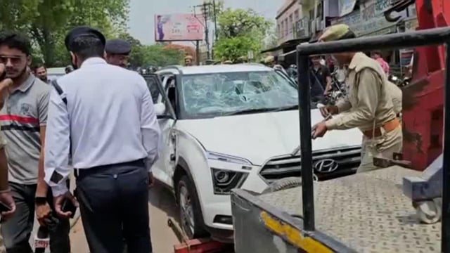 एसएसपी आवास से कुछ दूरी पर तेज रफ्तार कार ने दुपहिया वाहन मे मारी टक्कर एक की मौत एक वकील गंभीर रूप से घायल