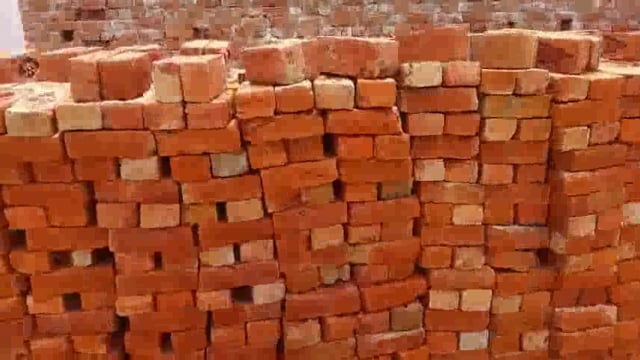 कस्तूरबा गांधी बालिका विद्यालय छात्रावास निर्माण में मानकों की अनदेखी, घटिया ईंट रेता का उपयोग
ब्लाक रामपुर संग्रामगढ़